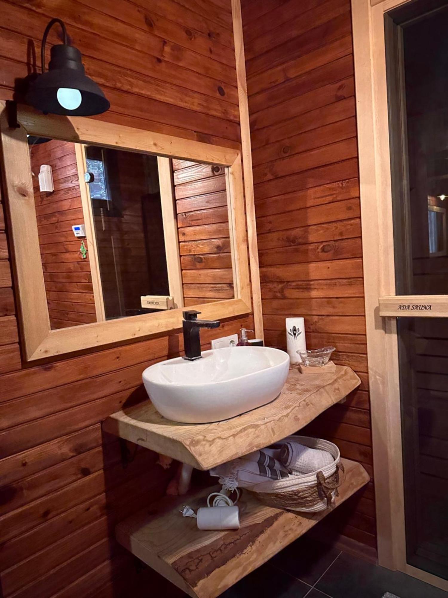 Panurlawoodenhouse Oezel Havuz& Sauna Mavi Eksteriør bilde